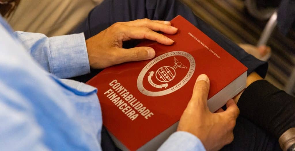 𝗟𝗶𝘃𝗿𝗼 𝗱𝗲 𝗖𝗼𝗻𝘁𝗮𝗯𝗶𝗹𝗶𝗱𝗮𝗱𝗲 𝗙𝗶𝗻𝗮𝗻𝗰𝗲𝗶𝗿𝗮» 𝗱𝗶𝘀𝗽𝗼𝗻𝗶́𝘃𝗲𝗹 𝗲𝗺 𝘁𝗼𝗱𝗮𝘀 𝗮𝘀 𝗿𝗲𝗽𝗿𝗲𝘀𝗲𝗻𝘁𝗮𝗰̧𝗼̃𝗲𝘀 𝗱𝗮 𝗢𝗿𝗱𝗲𝗺